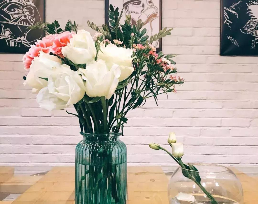 开花店一年能赚30万吗,开花店一个月能赚5000吗