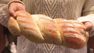 啧啧啧~都是面包，原麦山丘你又搞特殊！