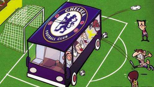 足球里摆大巴是什么阵型,摆大巴战术经典球赛