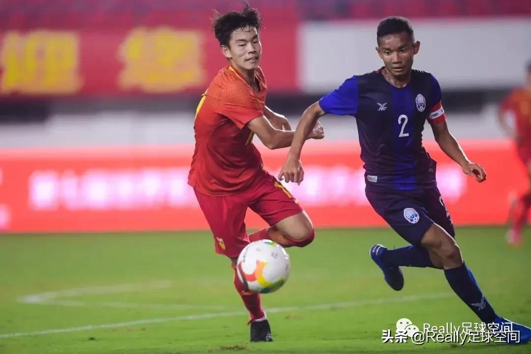 何小柯国青队长,国青队长何小珂图片