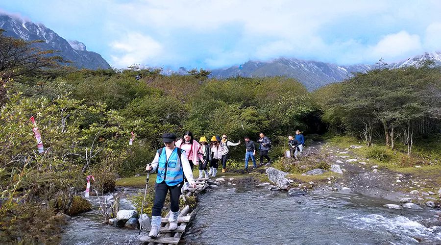 团建徒步主题聚力同行,徒步行团建活动方案