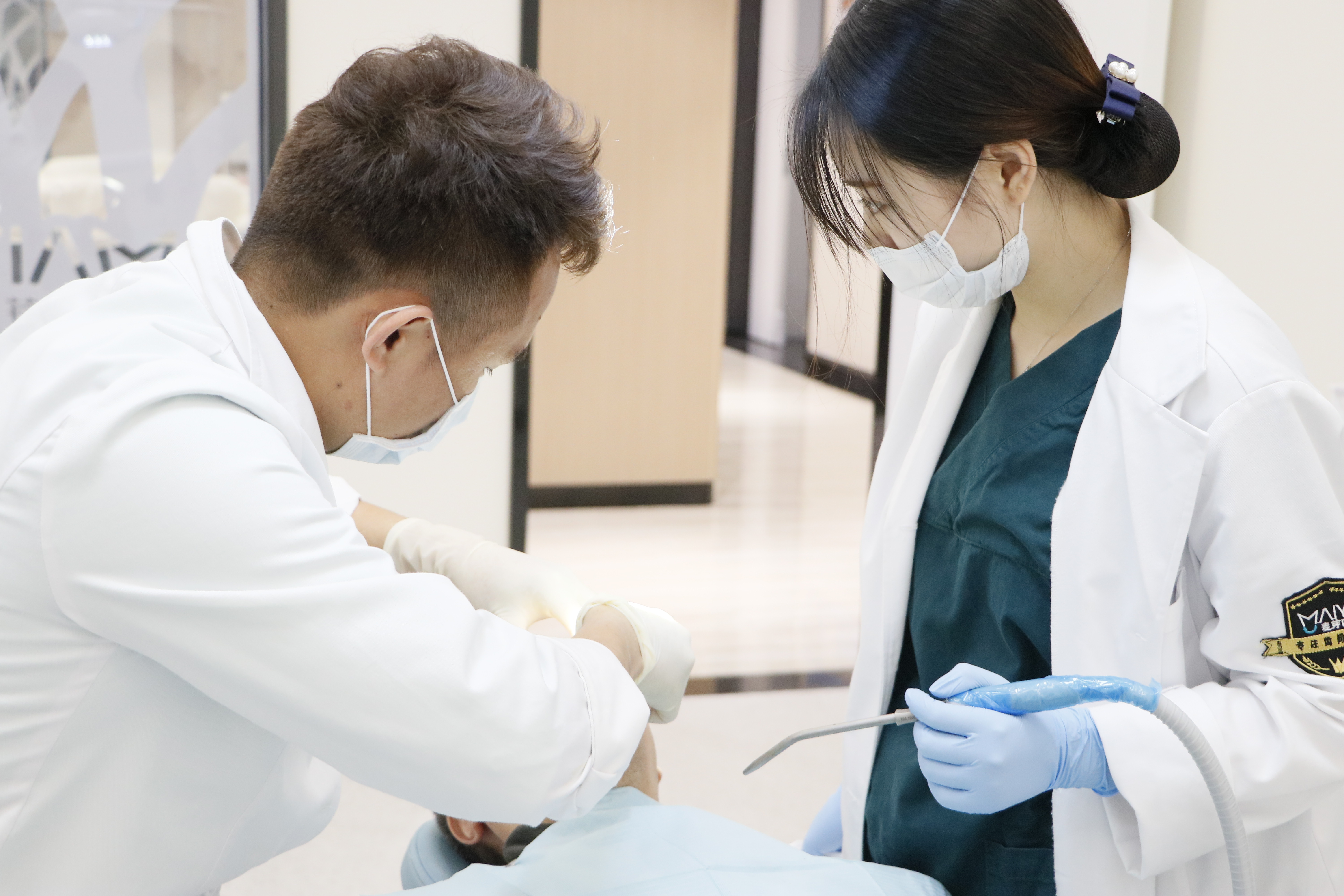 牙齿特别黄怎么刷也刷不白怎么办,牙齿发黄又很脏一个简单刷牙方法