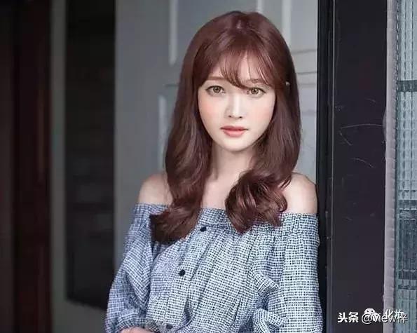 发型太塌发际线高怎么办,发型发际线高