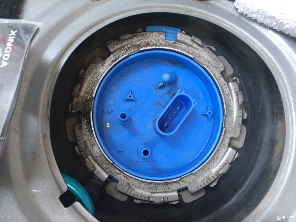 更换内置汽油滤芯油位很重,更换汽油内置滤芯把油用完吗