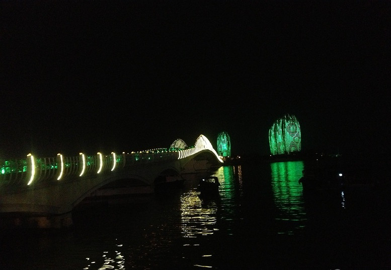 广州自驾去三亚旅游攻略,三亚自驾去新疆旅游攻略