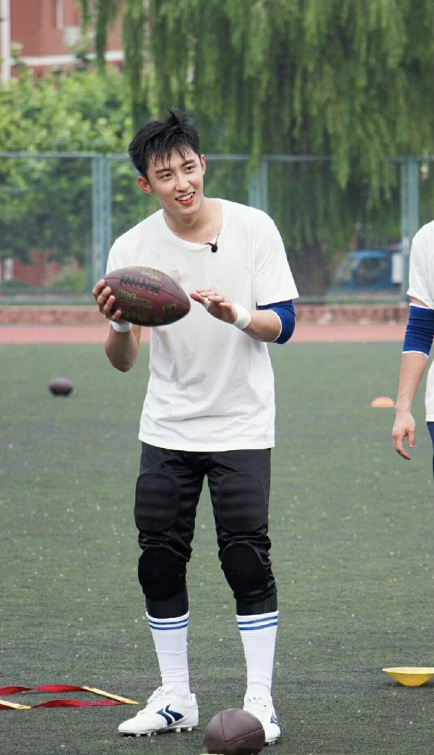 黄景瑜橙色牛仔外套,黄景瑜帅气运动装