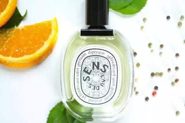 适合20岁女生的巴宝莉香水有哪些 (香奈儿邂逅香水哪个适合20岁女生)