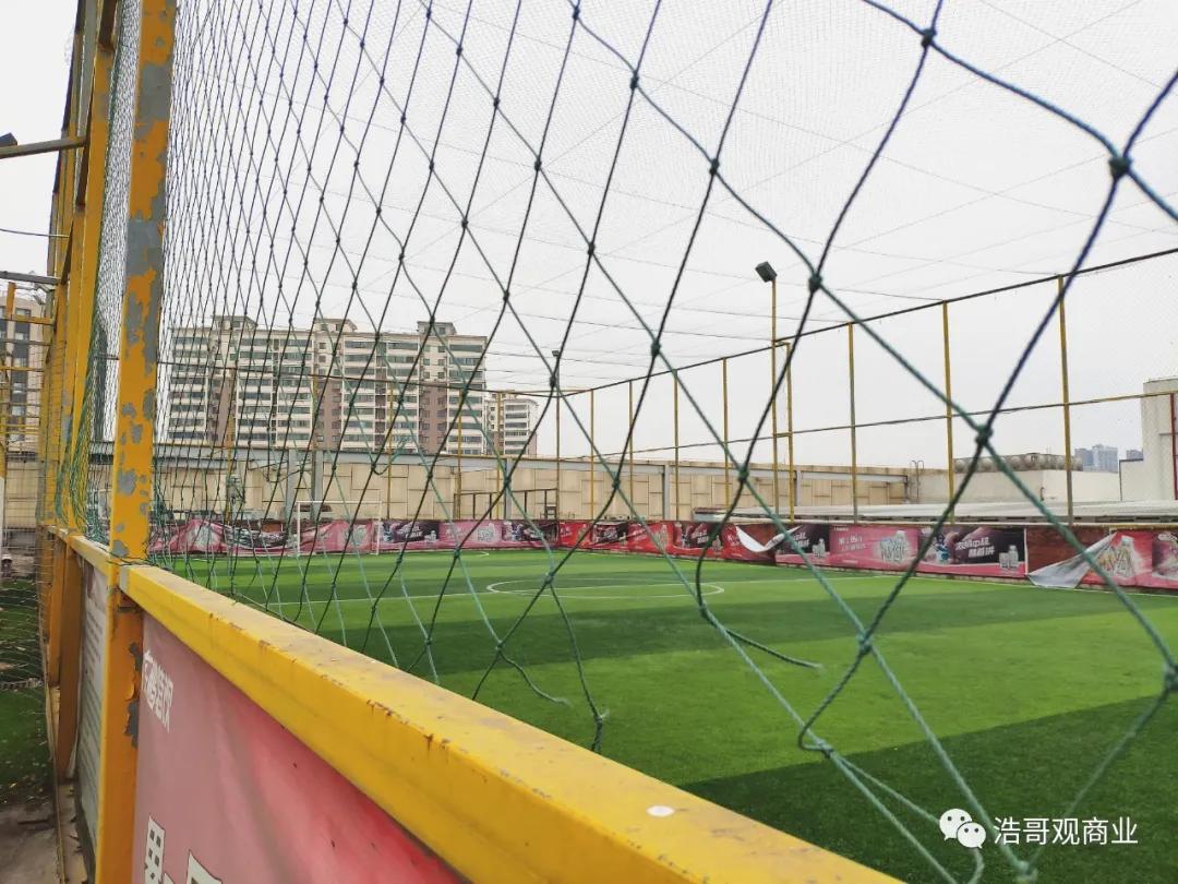 武汉在建专业足球场,武汉屋顶球场