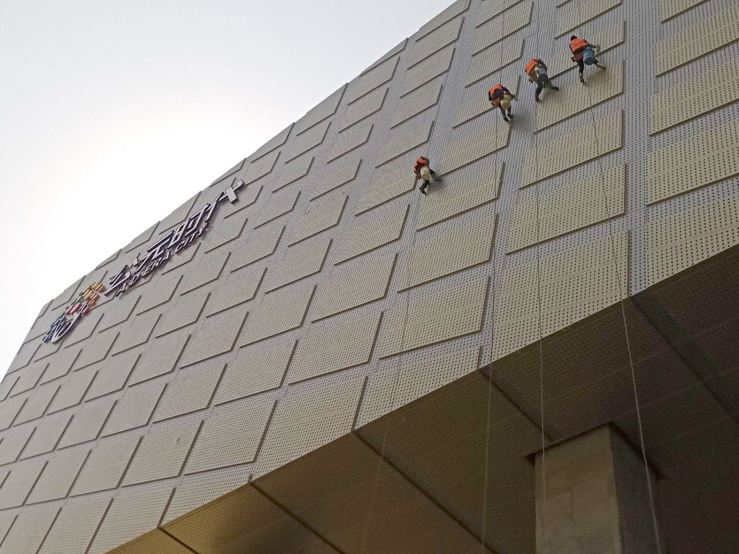 安逸品质服务，荣获锦旗赞誉