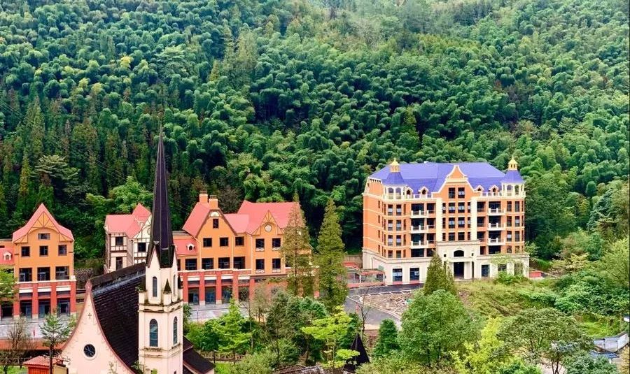 成都2天来回的温泉推荐，彩林雪景青山绿水，美成仙境