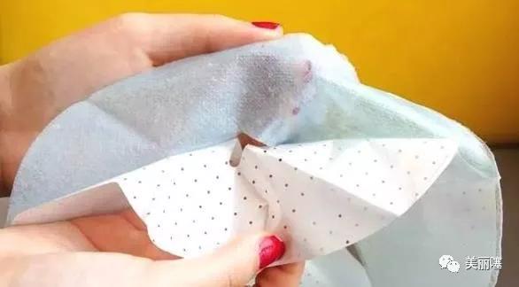 敷面膜时上面那层纸要撕开吗,敷面膜时的面膜夹心纸别扔