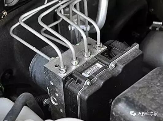 汽车发动机抖动操作方法,发动机行车中抖动什么原因