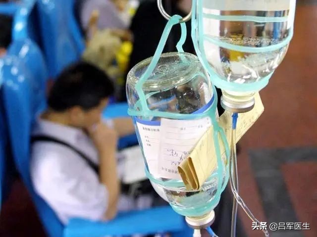 打点滴时空气进入血管会死吗,打点滴把空气打进血管会怎样