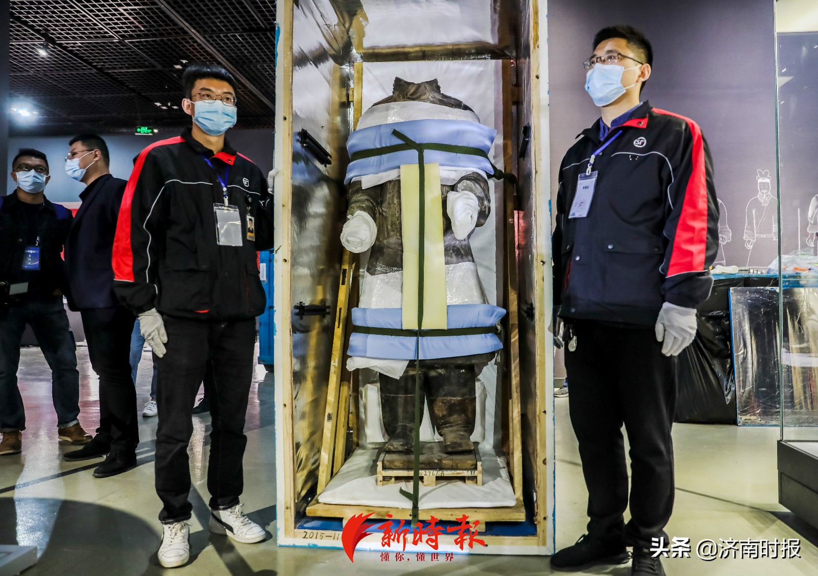 兵马俑来济南啦，直击开箱：层层保护，头身分开装运