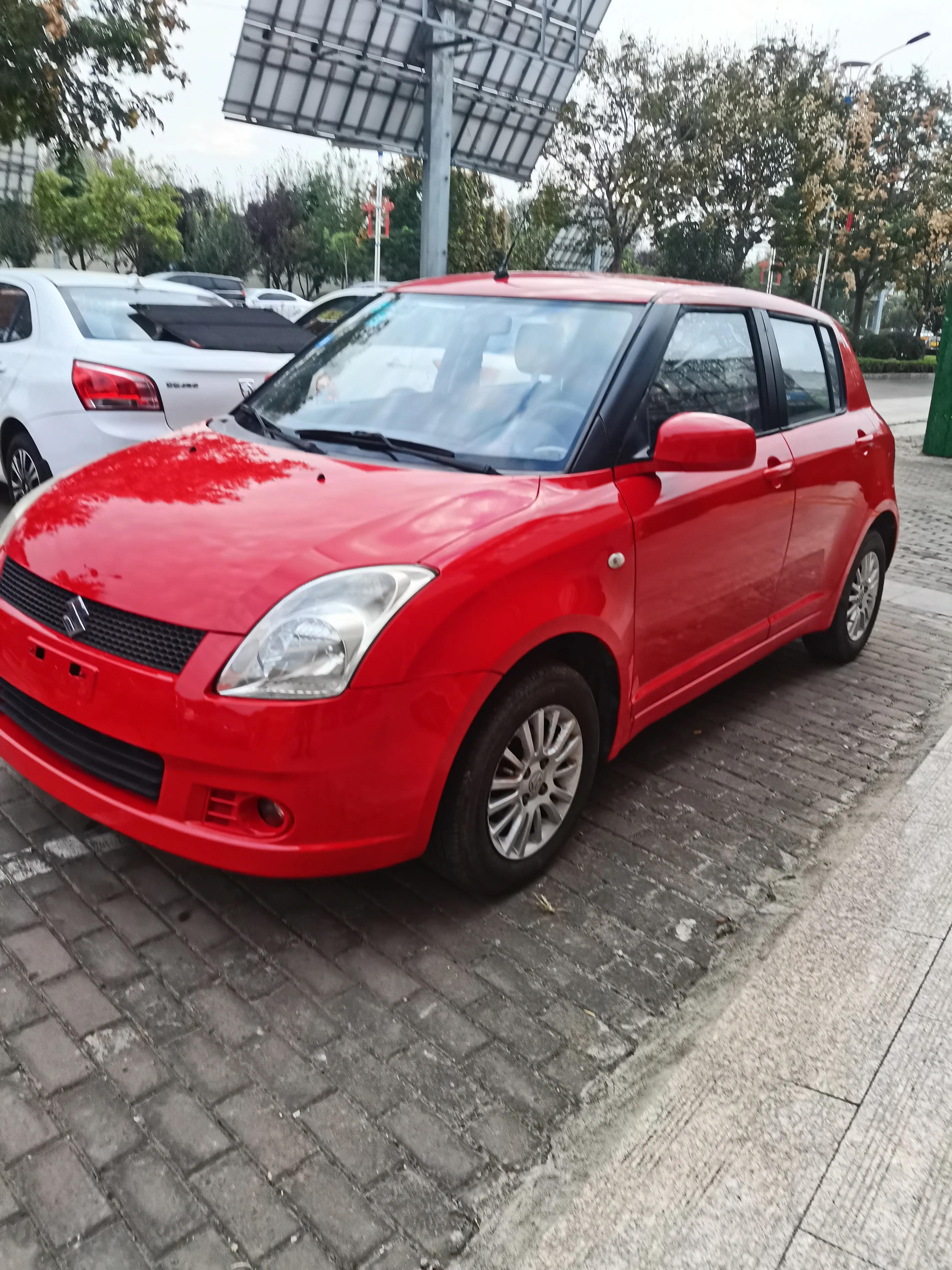 铃木红色雨燕超清,红颜色的小铃木