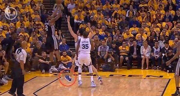 韦世豪爆铲运动员怎么样了,韦世豪脏动作合集