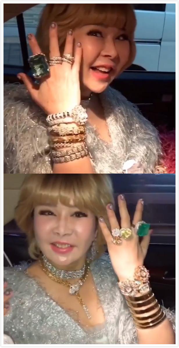 日本富婆穿皮草狂买奢侈品炫富,包包一次背三个,钻戒要戴超大号