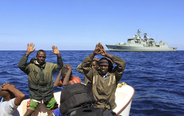 中国货船振华4号,中国货船打击海盗真实视频