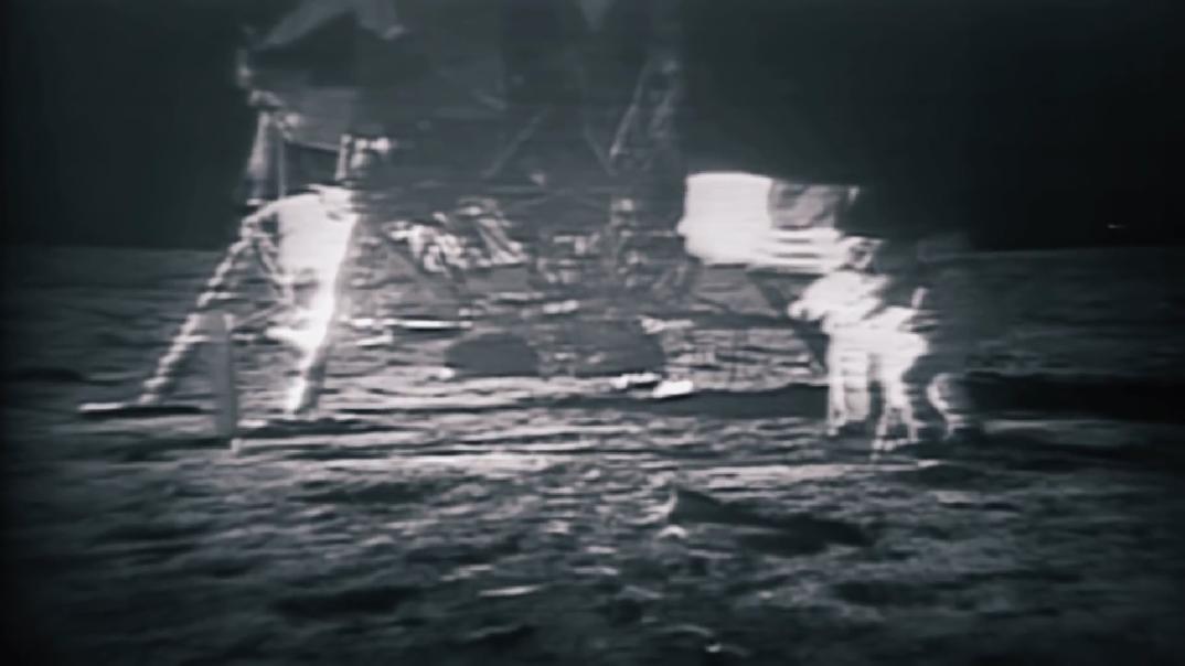 在半个世纪前，美国在月球是怎么实现视频直播的？