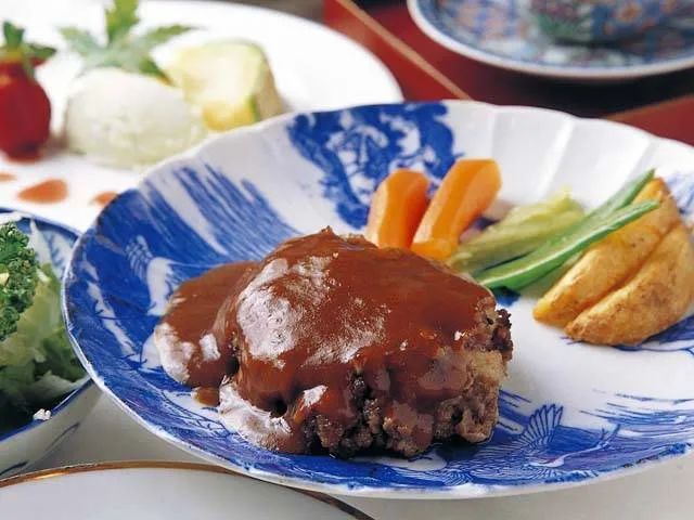 宸℃父鏃ユ湰,鏃ユ湰浜兘宸℃父