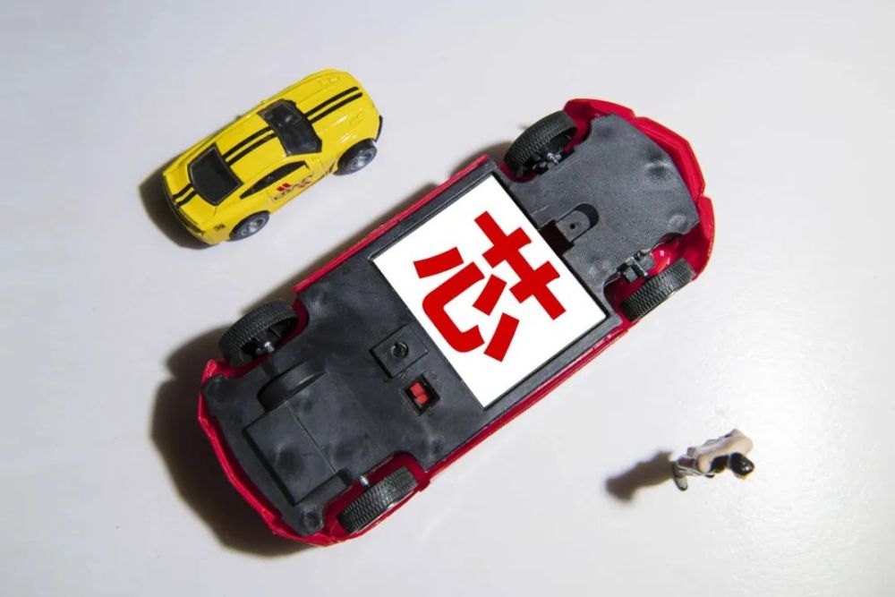 一芯难求：车企被逼加价800倍，“你永远不知道华强北小柜台存货多少”