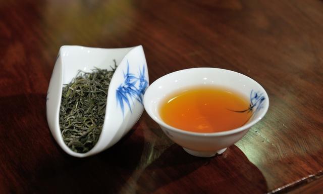 烂牙口臭吃什么除臭最快速,口臭喝淡盐水除臭最快