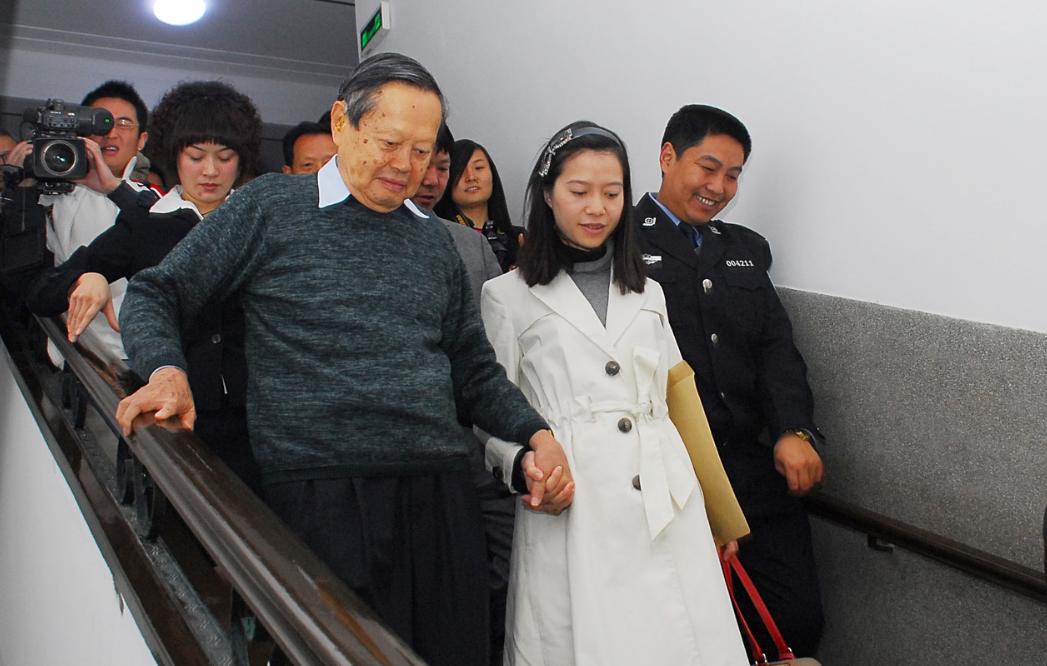 嫁给杨振宁前翁帆经历了什么,杨振宁娶翁帆的时候多大了