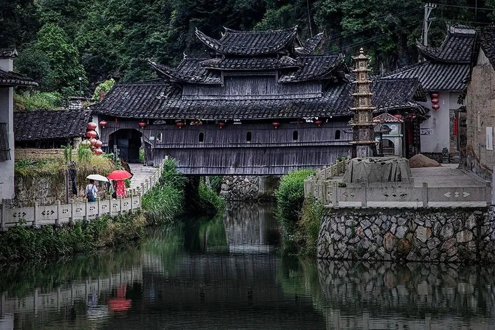 天门高空漂流玻璃滑道,高空玻璃天桥景点大全