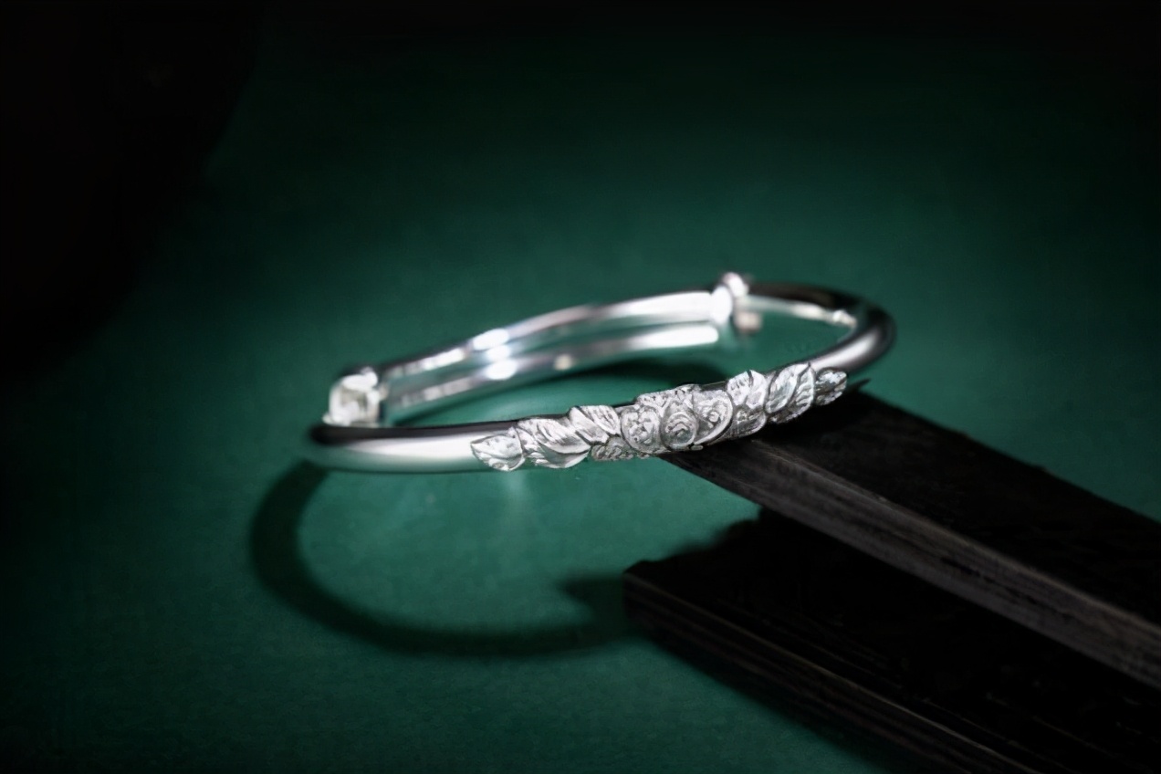 银饰要怎么清洗会变亮,银饰品如何清洗发亮