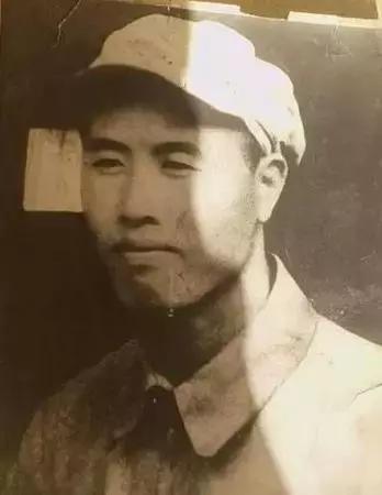 寻找烈士后人！骑着高头大马的军官，终于找到你！