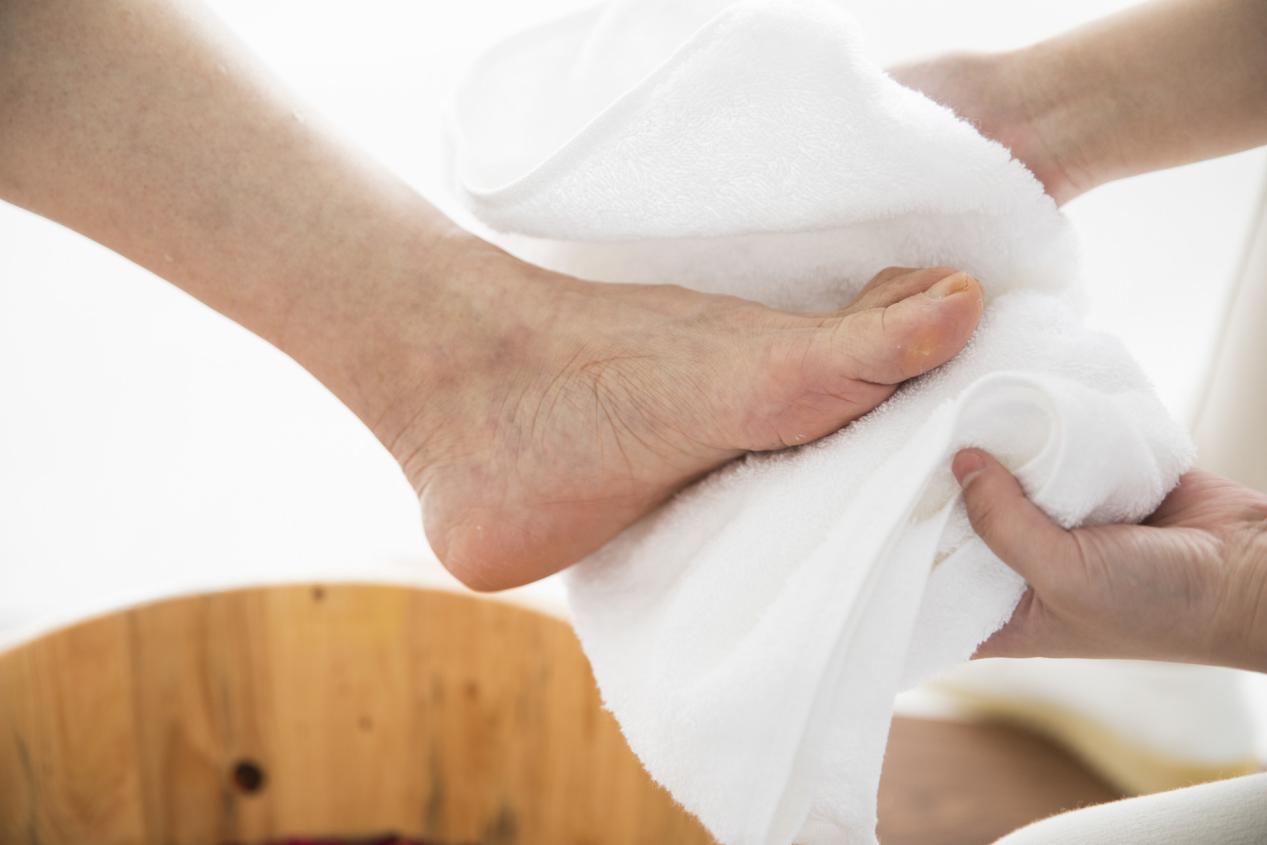 50岁女人腿脚无力是什么原因,50岁下肢无力是什么原因