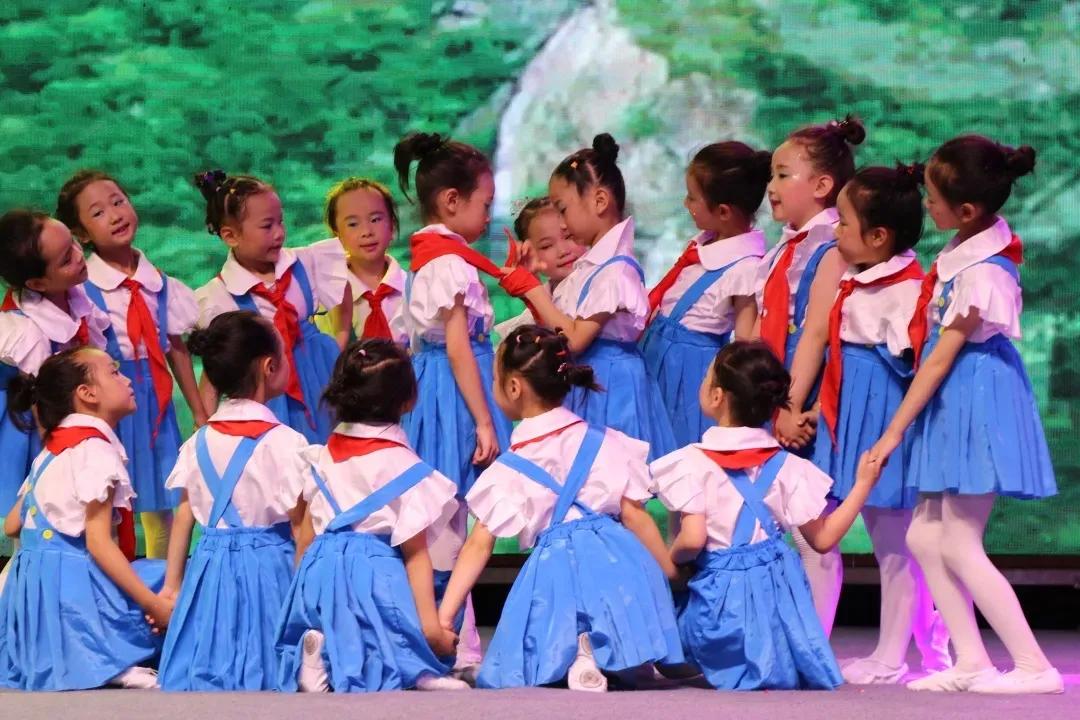 剑阁县鼓楼幼儿园庆祝中国*产党共**成立100周年暨毕业典礼文艺汇演