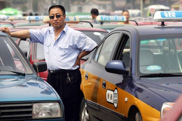 开出租车挣钱不容易,看完这些,你就知道出租车司机有多累有多苦