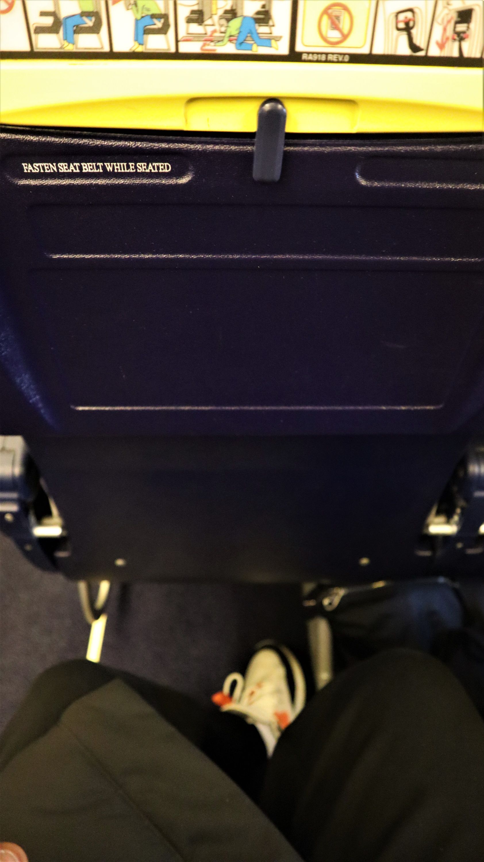 票价100块的欧洲超短线！座椅比国内廉航还窄，坐几分钟都受不了