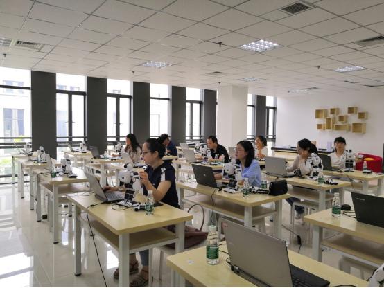 乐聚机器人教育专业版,乐聚人工智能教育基地