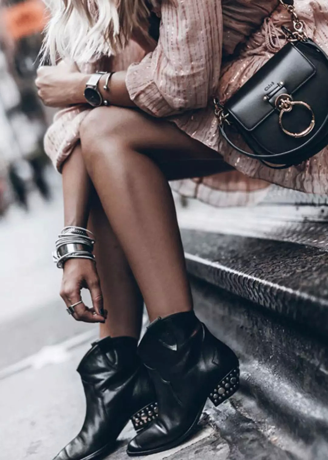 这种靴子长得这么丑又显腿短，可刘雯、泫雅却爱得要死