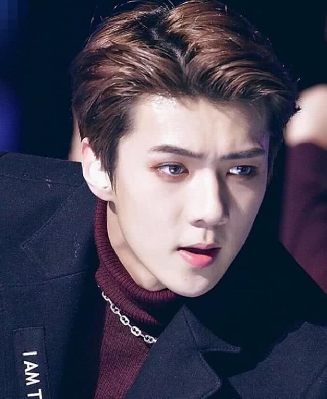 韩国男团戴美瞳真的太好看了！边伯贤、金泰亨谁更适合带美瞳呢？