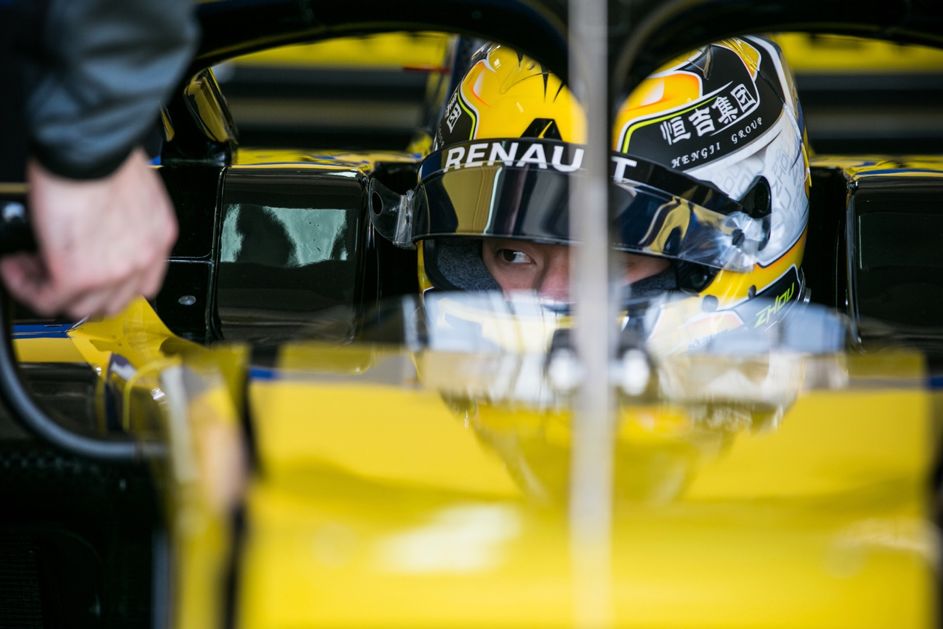 中国车手周冠宇f2摩纳哥站夺冠,f1上海站周冠宇开什么车