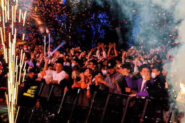 天津欢乐谷外面图片,天津欢乐谷2021万圣节灯光秀