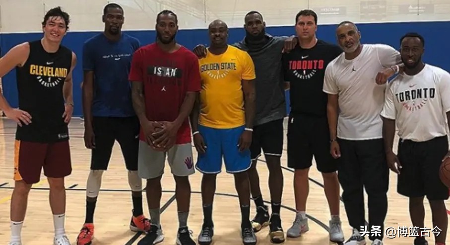 领略NBA球员夸张的身材:伦纳德双手藏球,奥尼尔骑4米摩托