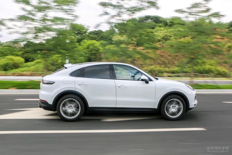 保时捷2024款卡宴coupe石英灰街拍,保时捷卡宴coupe2024款音响效果