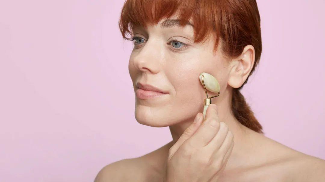 昨晚脸又痛肿了,为什么早上起来感觉脸肿了一圈