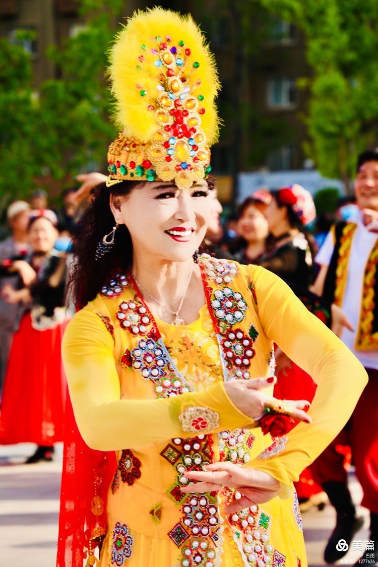 洛阳牡丹广场新疆舞视频,洛阳牡丹广场爵士舞