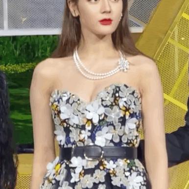 怎么涂了唇膏还开裂,沙漠唇怎么涂唇釉