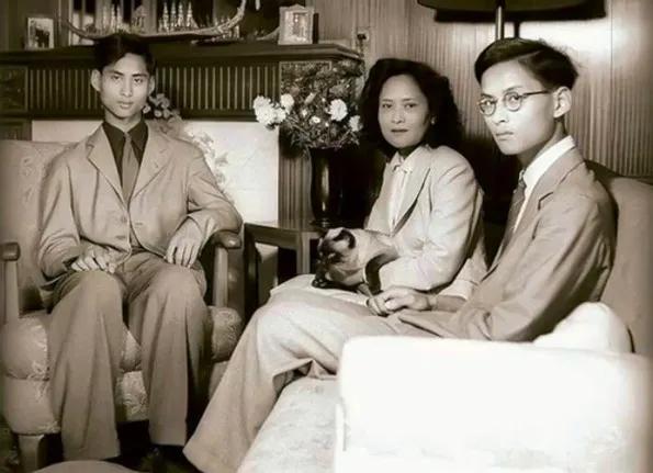 泰国国王是否是从古至今一个家族,泰国国王为什么疼爱小儿子