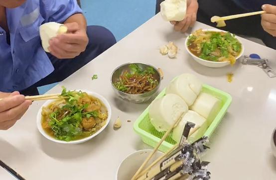 河南大锅菜一锅700碗一碗10块钱,河南农村喜宴大锅菜大全