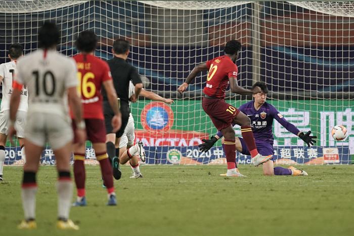 奥斯卡建功上港华夏连胜紧追国安,奥斯卡缺席上港0-1