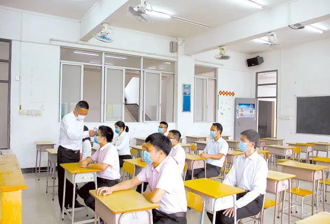 战疫时刻勇担当彰显中国力量,战疫中践初心挺身而出显担当