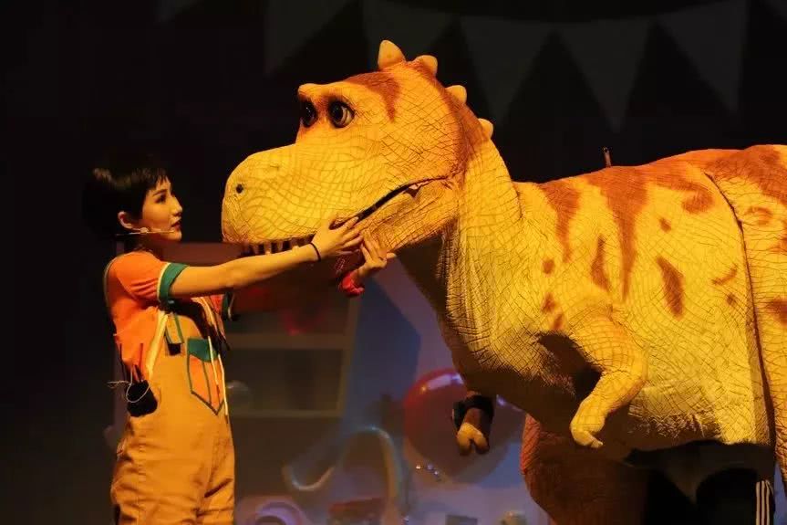 我的爸爸也是超级英雄！亲子剧《恐龙老爸》震撼登陆南京