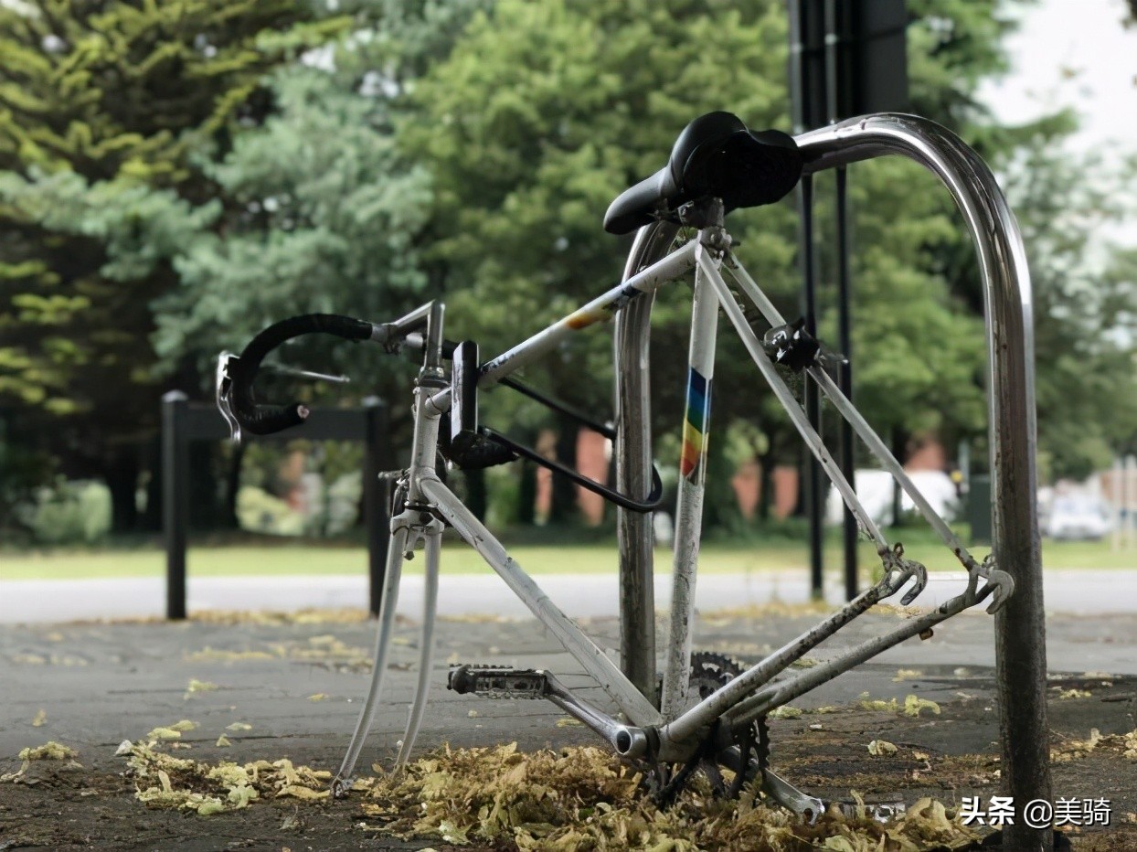 小车防盗锁怎么自己锁,怎么给自行车上防盗锁